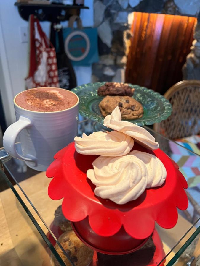 The Messy Owl Inn & Eco Haven Likely 외부 사진